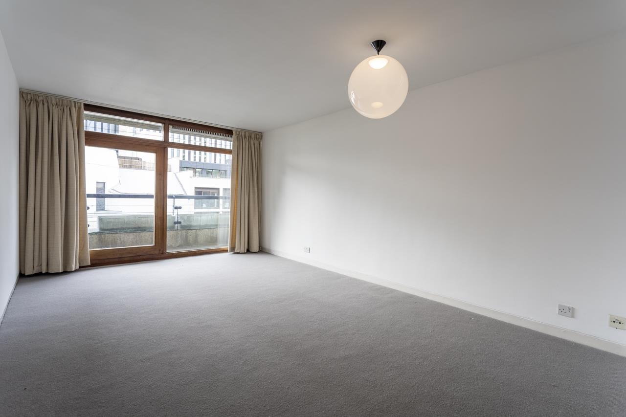 2 bed property in Barbican, London
